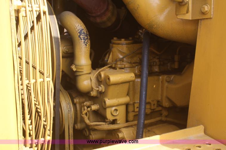 image for item F2675 1981 Caterpillar 943 LGP track loader
