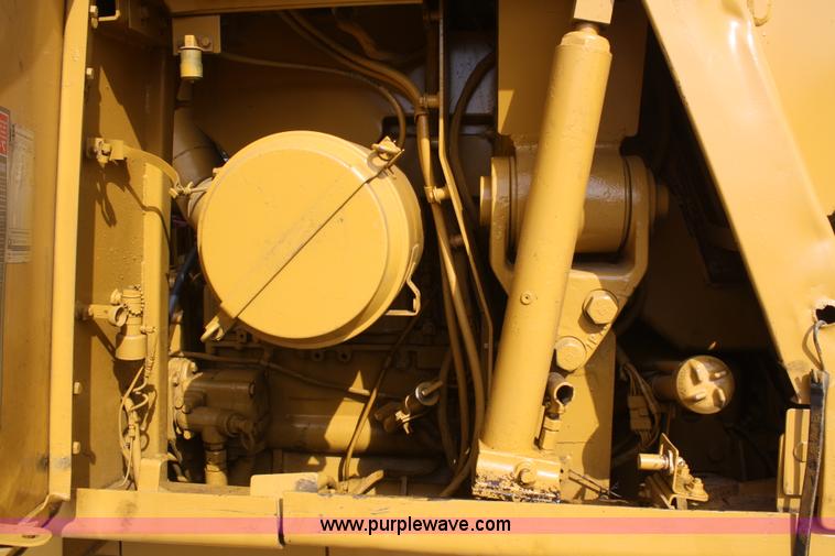image for item F2675 1981 Caterpillar 943 LGP track loader
