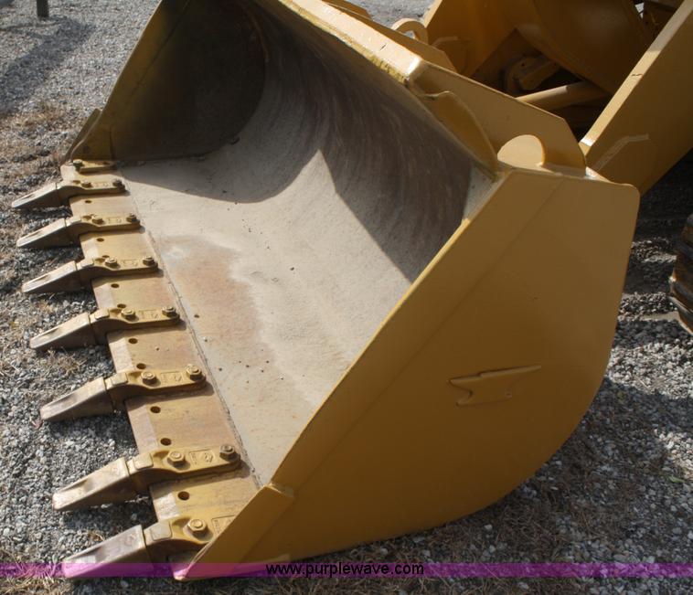 image for item F2675 1981 Caterpillar 943 LGP track loader
