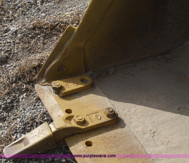 image for item F2675 1981 Caterpillar 943 LGP track loader