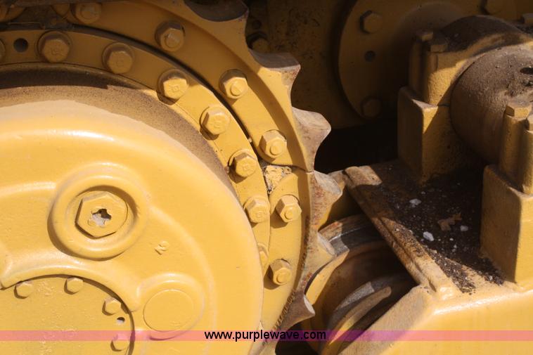 image for item F2675 1981 Caterpillar 943 LGP track loader