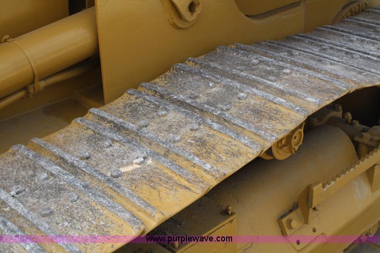 image for item F2675 1981 Caterpillar 943 LGP track loader