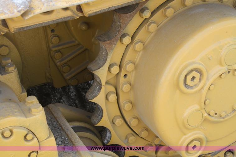 image for item F2675 1981 Caterpillar 943 LGP track loader