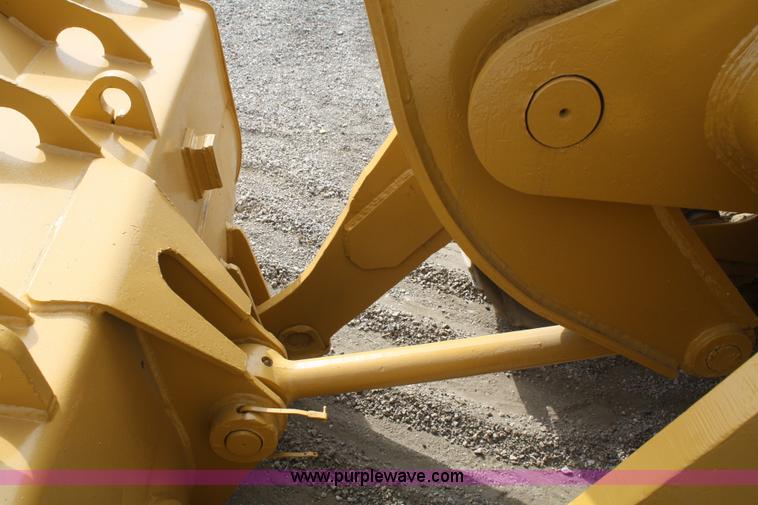 image for item F2675 1981 Caterpillar 943 LGP track loader