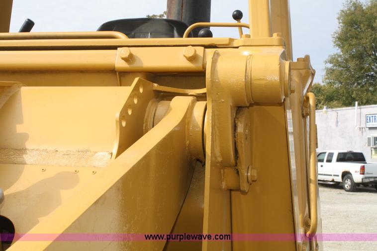 image for item F2675 1981 Caterpillar 943 LGP track loader