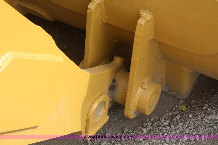 image for item F2675 1981 Caterpillar 943 LGP track loader