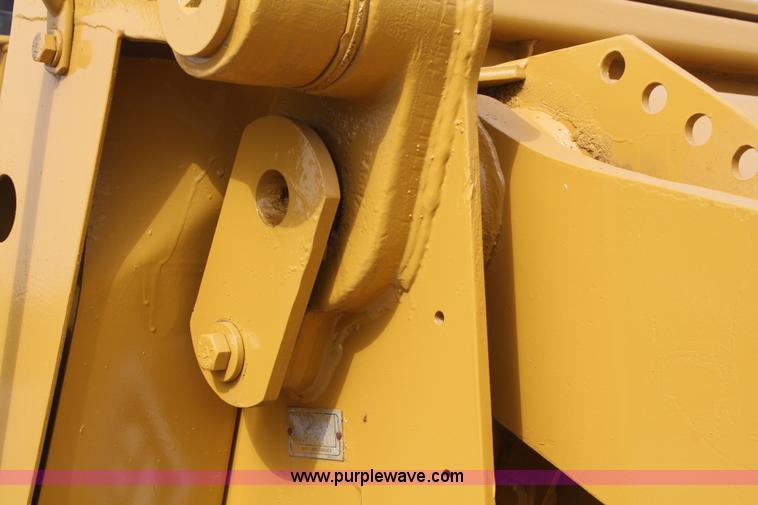 image for item F2675 1981 Caterpillar 943 LGP track loader