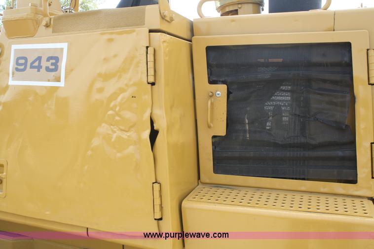 image for item F2675 1981 Caterpillar 943 LGP track loader