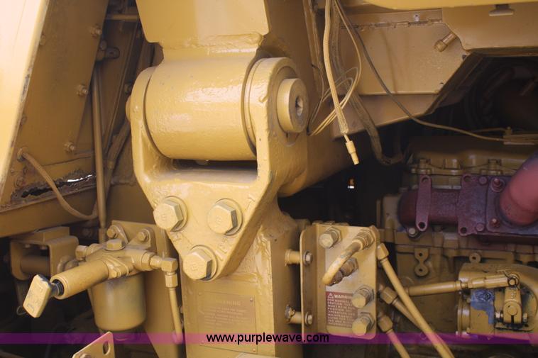image for item F2675 1981 Caterpillar 943 LGP track loader