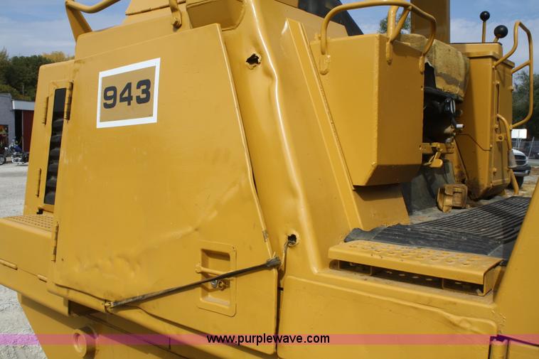 image for item F2675 1981 Caterpillar 943 LGP track loader