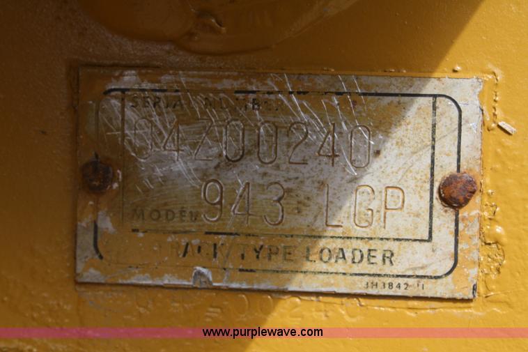 image for item F2675 1981 Caterpillar 943 LGP track loader