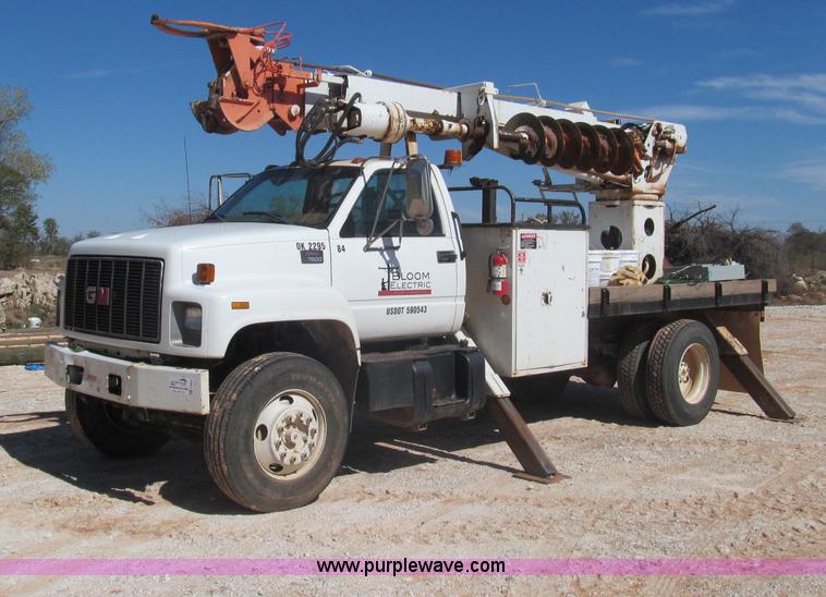 image for item F3053 2000 GMC C7500 digger derrick truck