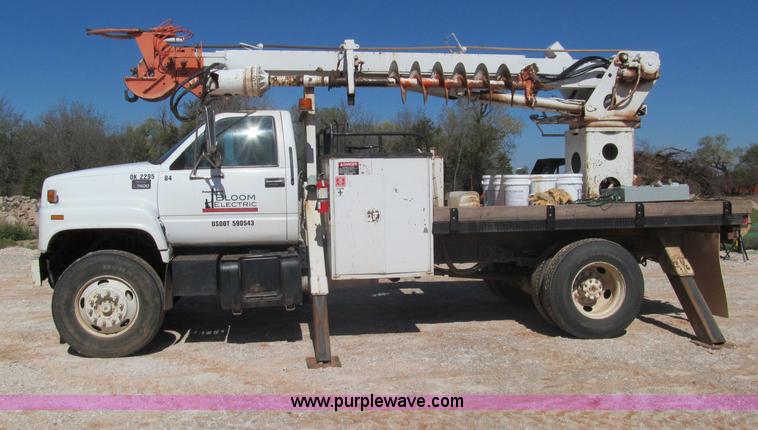 image for item F3053 2000 GMC C7500 digger derrick truck
