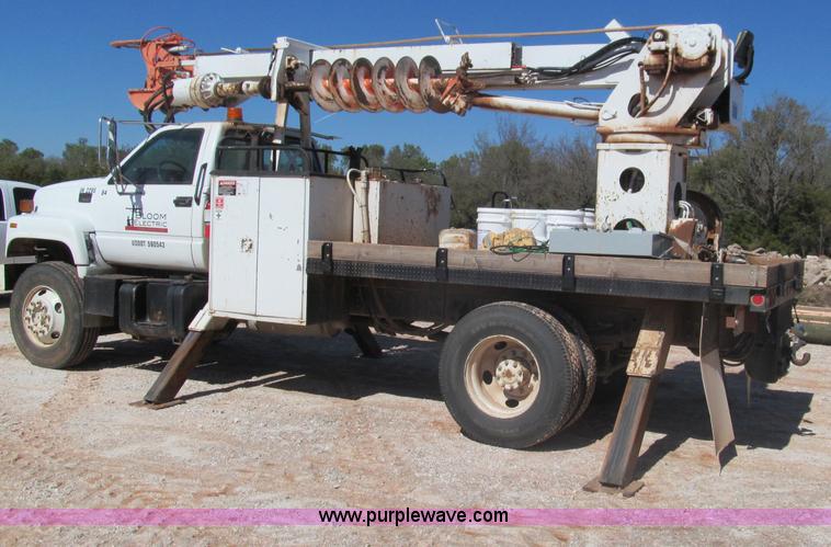 image for item F3053 2000 GMC C7500 digger derrick truck