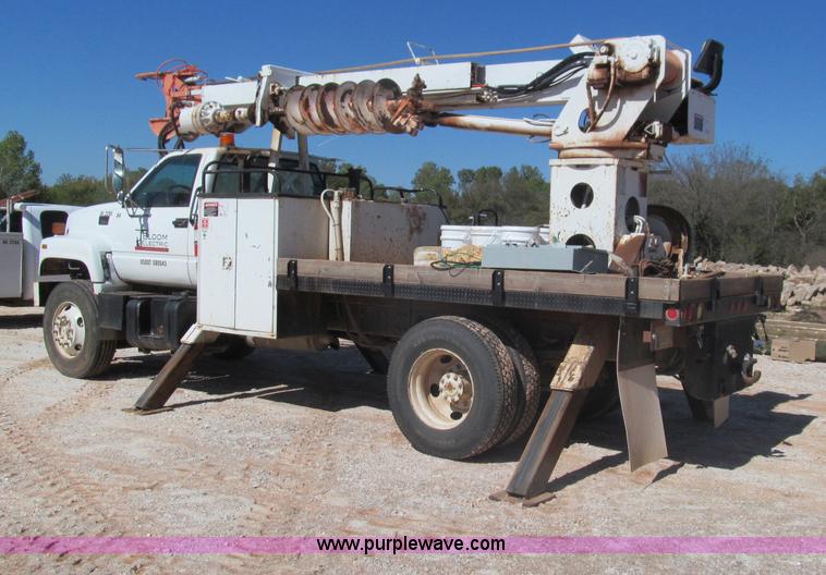 image for item F3053 2000 GMC C7500 digger derrick truck