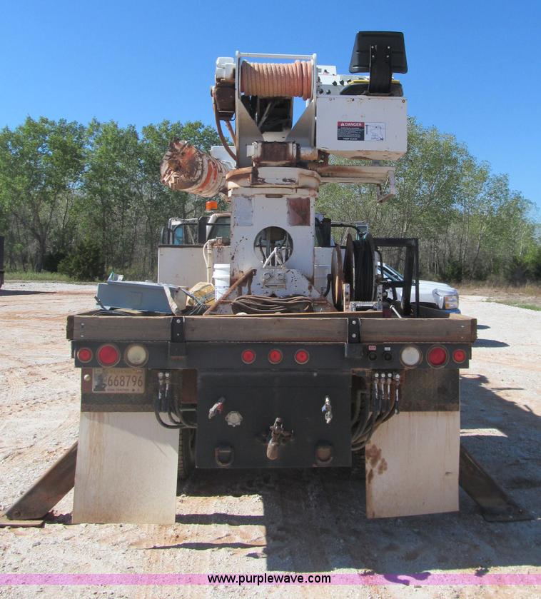 image for item F3053 2000 GMC C7500 digger derrick truck