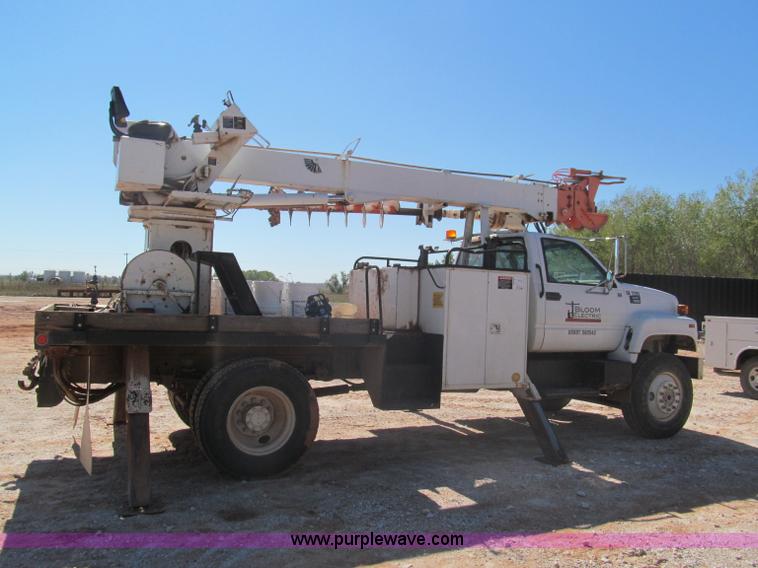 image for item F3053 2000 GMC C7500 digger derrick truck