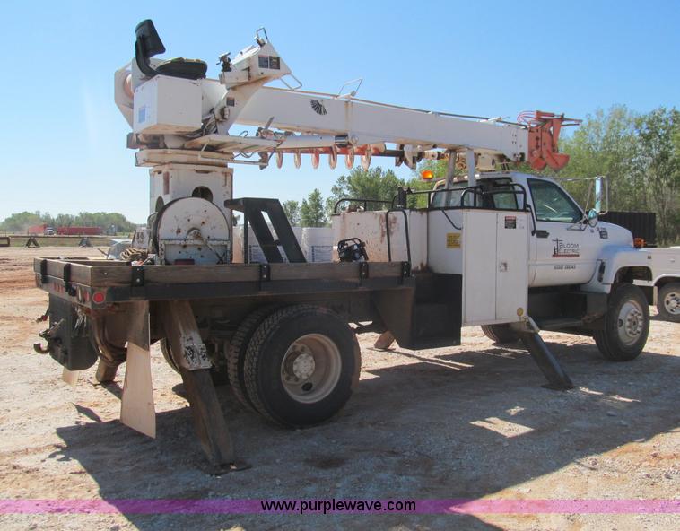 image for item F3053 2000 GMC C7500 digger derrick truck