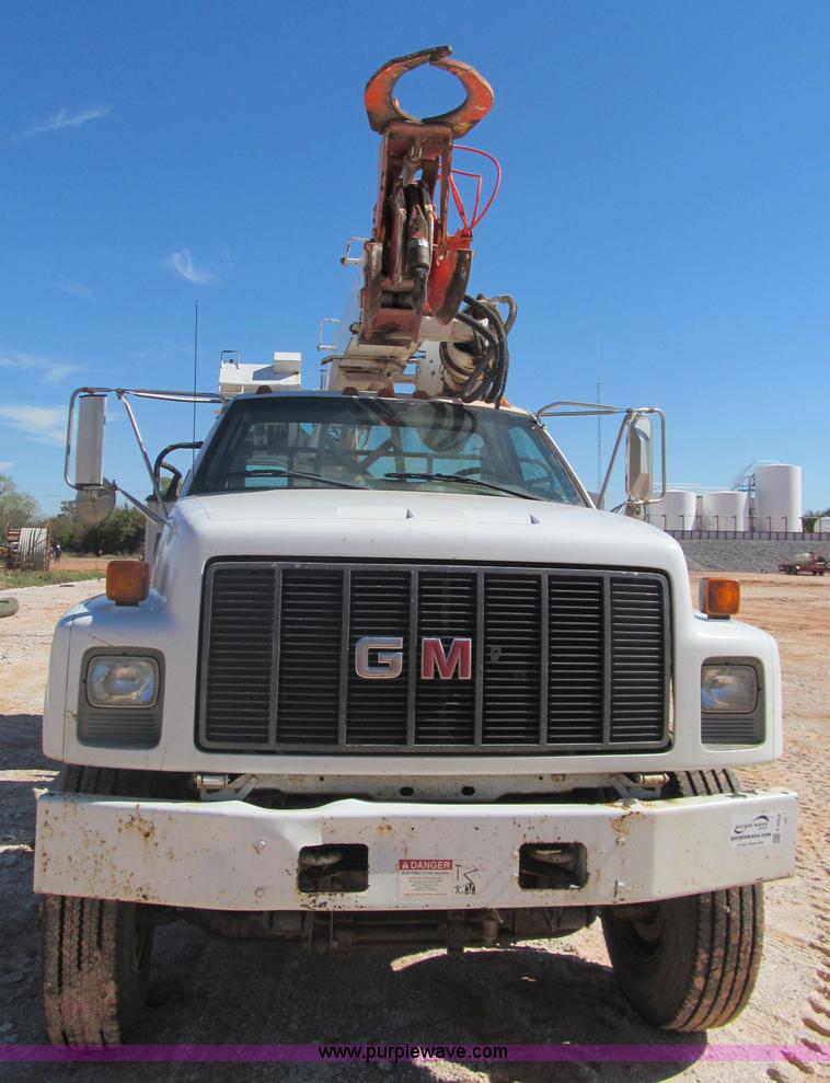 image for item F3053 2000 GMC C7500 digger derrick truck