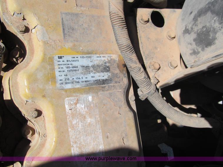 image for item F3053 2000 GMC C7500 digger derrick truck