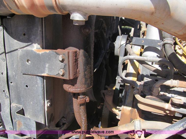 image for item F3053 2000 GMC C7500 digger derrick truck