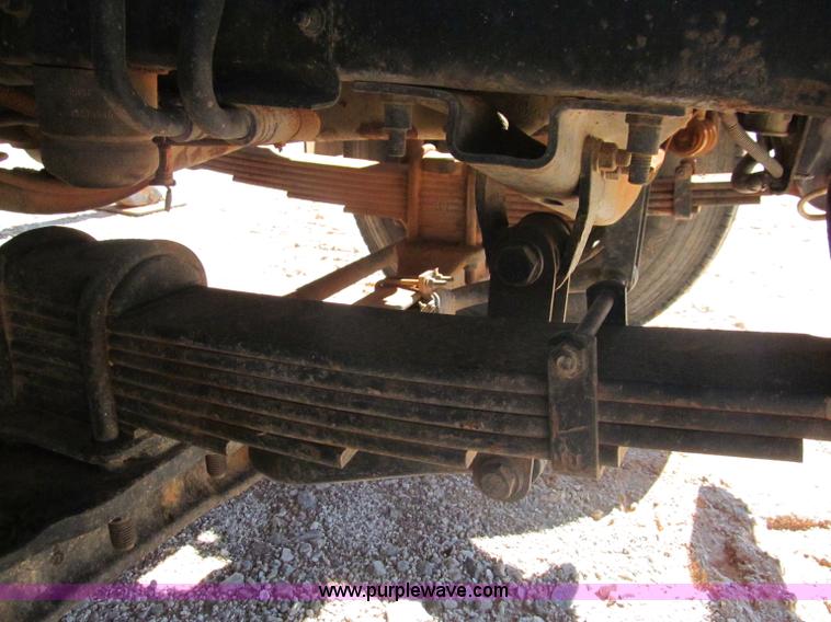 image for item F3053 2000 GMC C7500 digger derrick truck