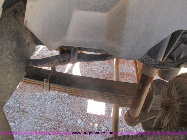 image for item F3053 2000 GMC C7500 digger derrick truck