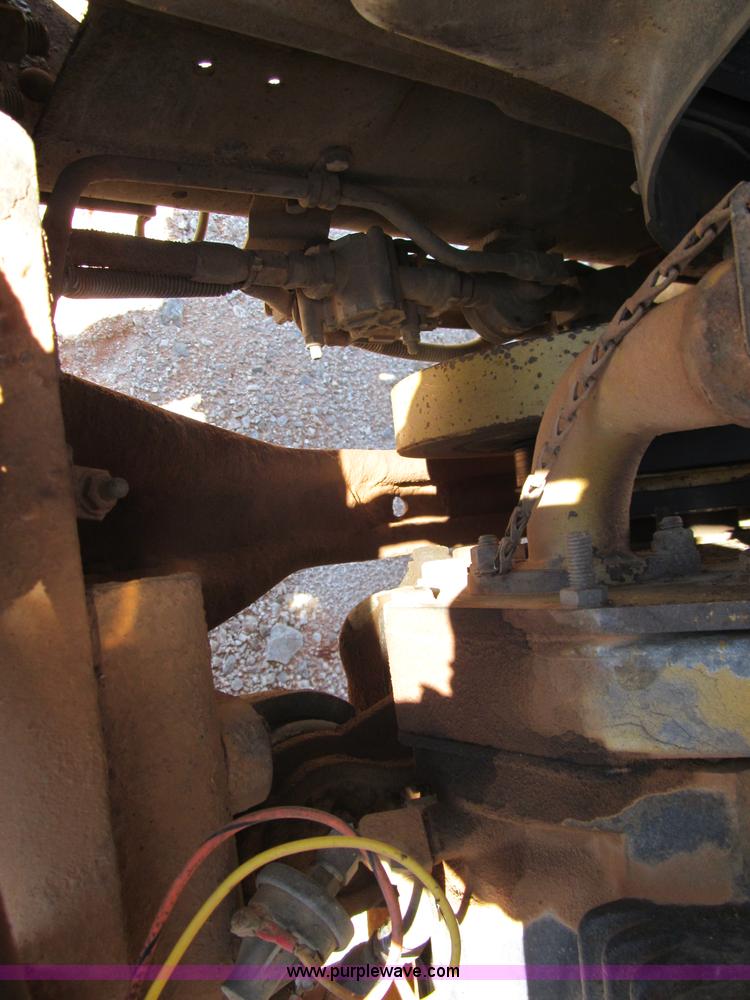 image for item F3053 2000 GMC C7500 digger derrick truck