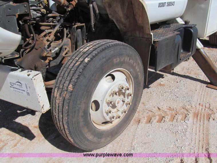 image for item F3053 2000 GMC C7500 digger derrick truck