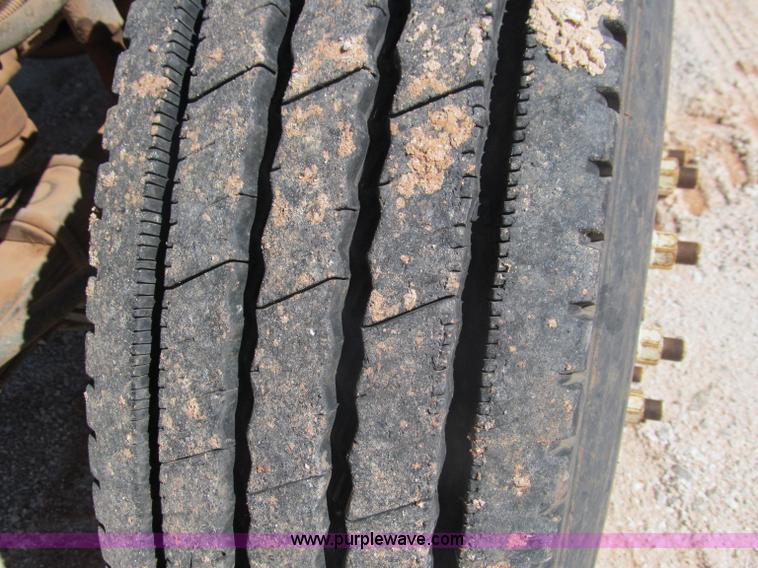 image for item F3053 2000 GMC C7500 digger derrick truck