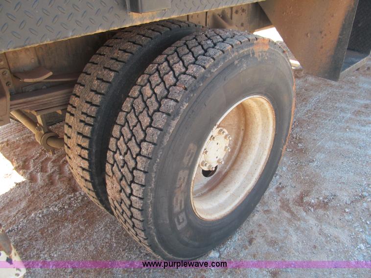 image for item F3053 2000 GMC C7500 digger derrick truck