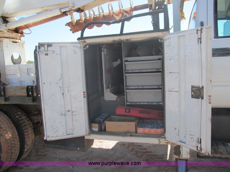 image for item F3053 2000 GMC C7500 digger derrick truck