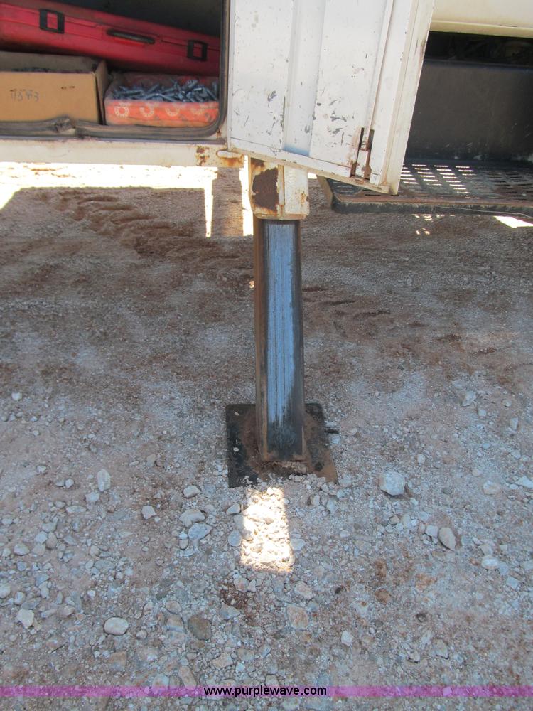 image for item F3053 2000 GMC C7500 digger derrick truck