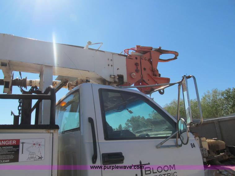 image for item F3053 2000 GMC C7500 digger derrick truck