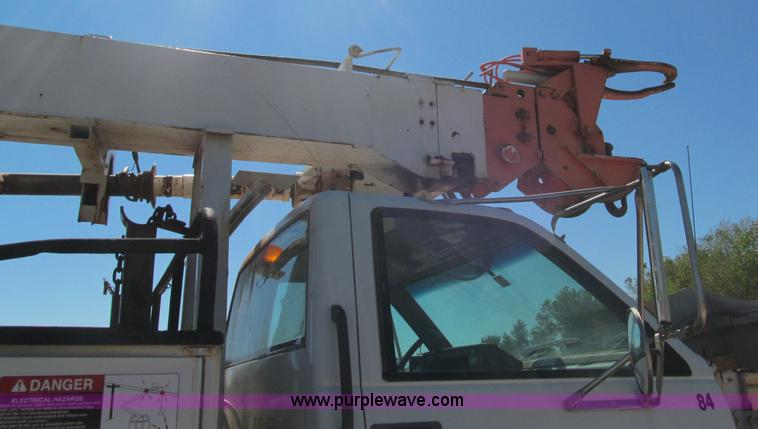 image for item F3053 2000 GMC C7500 digger derrick truck