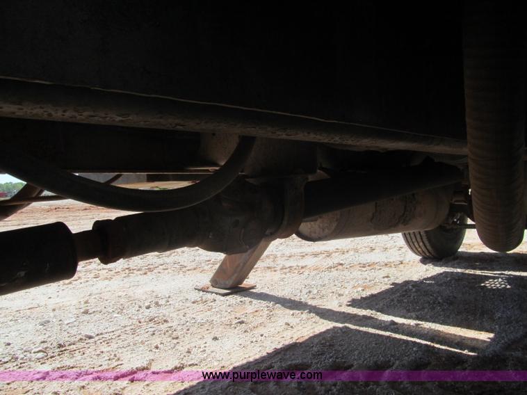 image for item F3053 2000 GMC C7500 digger derrick truck