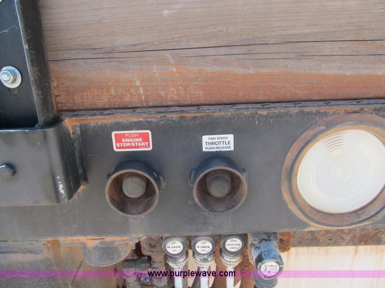 image for item F3053 2000 GMC C7500 digger derrick truck