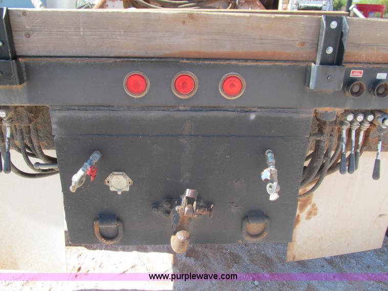 image for item F3053 2000 GMC C7500 digger derrick truck