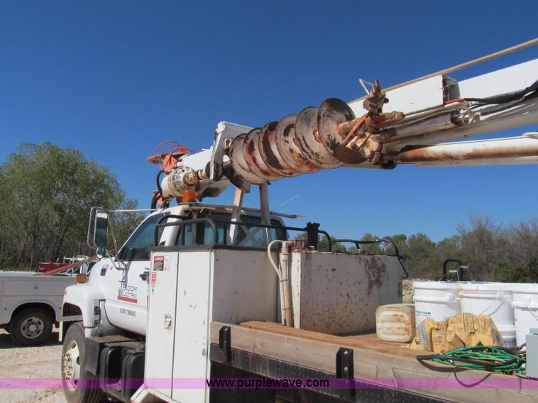 image for item F3053 2000 GMC C7500 digger derrick truck