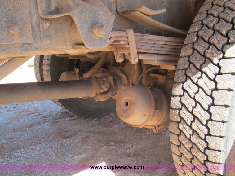 image for item F3053 2000 GMC C7500 digger derrick truck