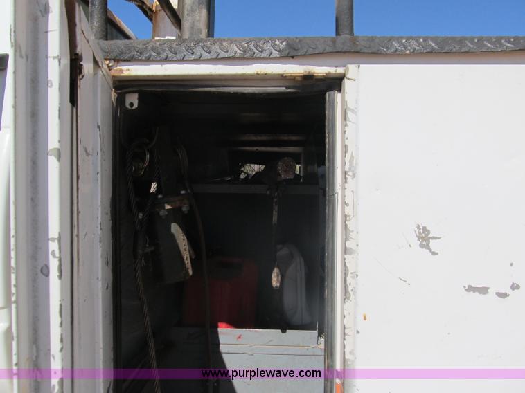 image for item F3053 2000 GMC C7500 digger derrick truck