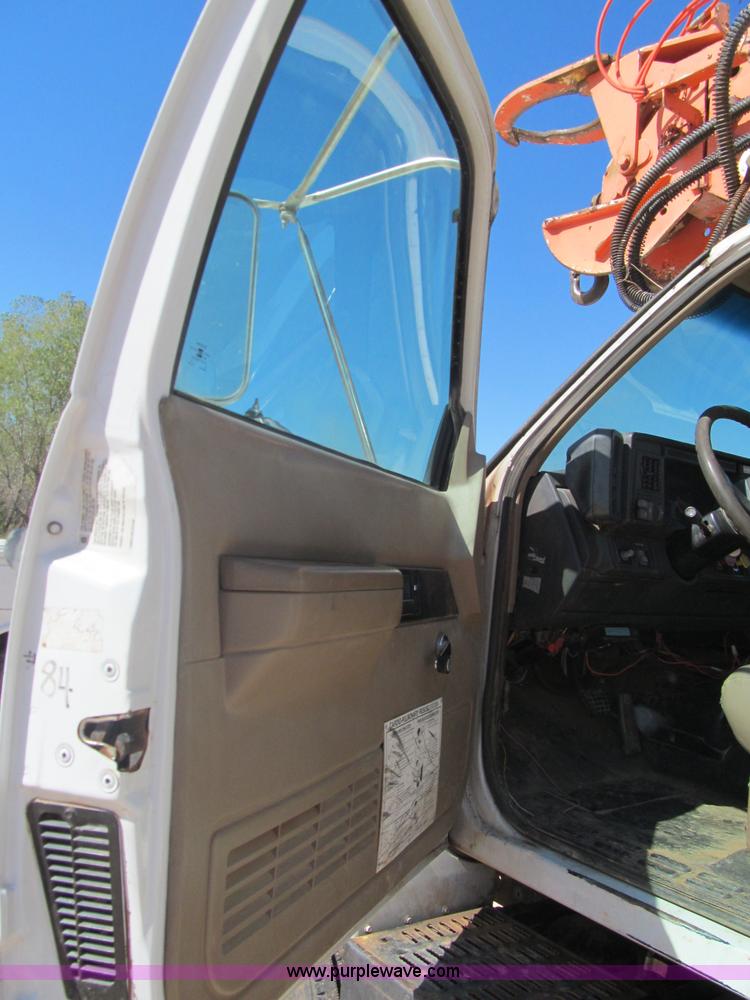 image for item F3053 2000 GMC C7500 digger derrick truck