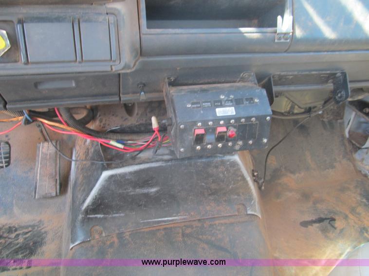 image for item F3053 2000 GMC C7500 digger derrick truck