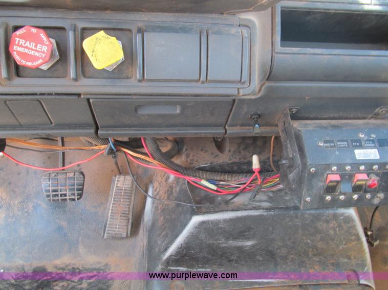 image for item F3053 2000 GMC C7500 digger derrick truck