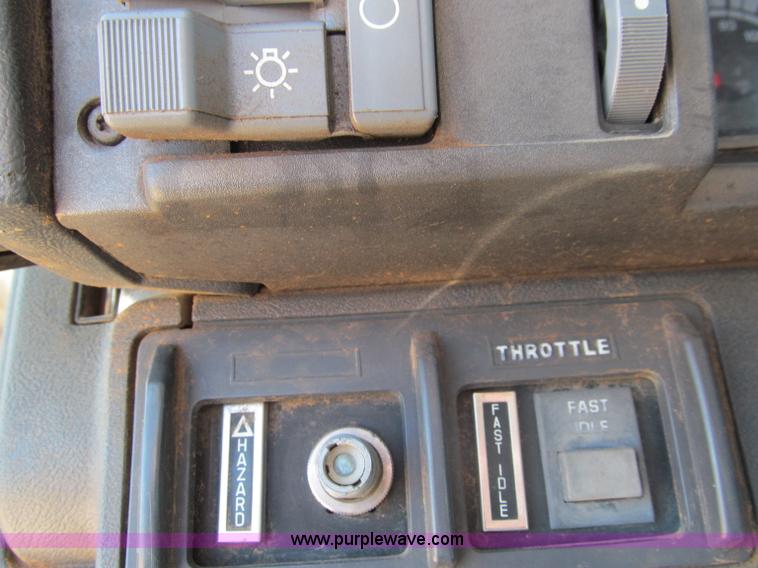 image for item F3053 2000 GMC C7500 digger derrick truck