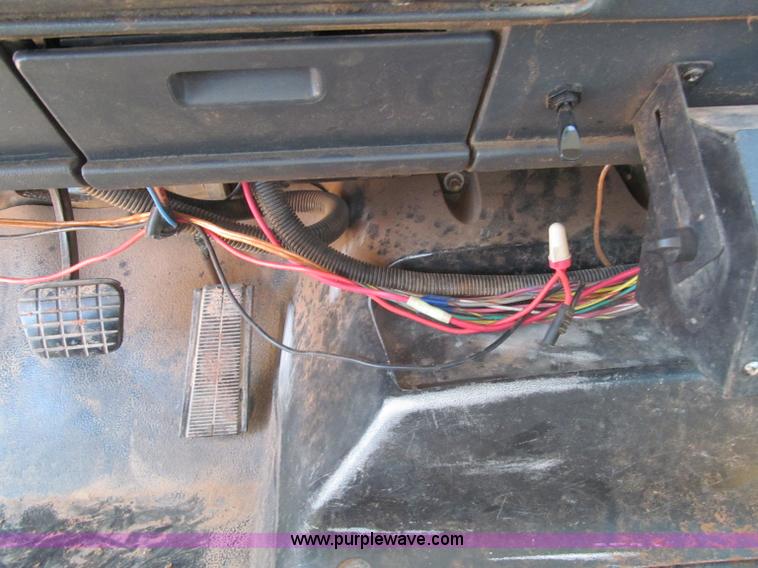 image for item F3053 2000 GMC C7500 digger derrick truck