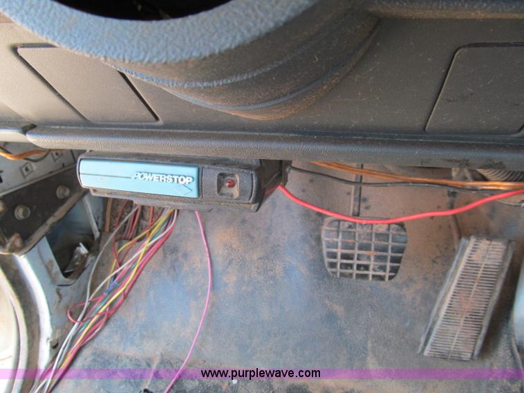 image for item F3053 2000 GMC C7500 digger derrick truck