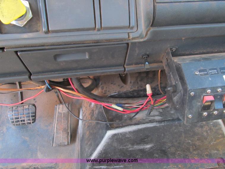 image for item F3053 2000 GMC C7500 digger derrick truck