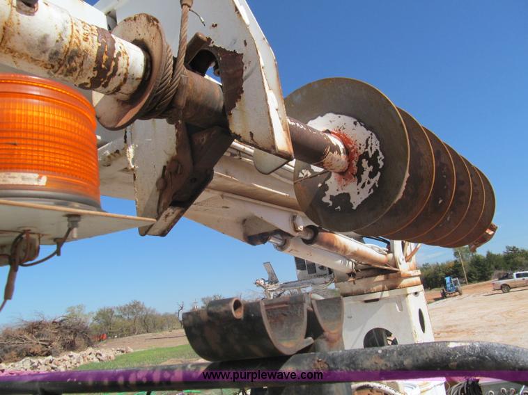 image for item F3053 2000 GMC C7500 digger derrick truck