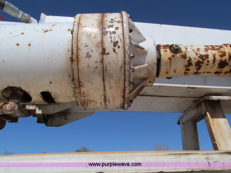 image for item F3053 2000 GMC C7500 digger derrick truck